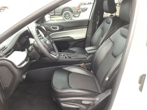 Certified 2024 Jeep Compass Latitude image 12