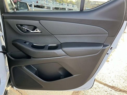 Used 2022 Chevrolet Traverse LT image 27