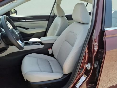Used 2023 Nissan Altima 2.5 SV FWD image 12