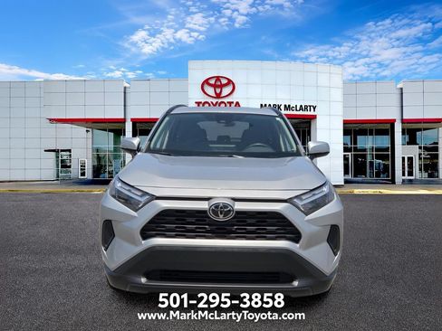 Used 2022 Toyota RAV4 XLE FWD image 8