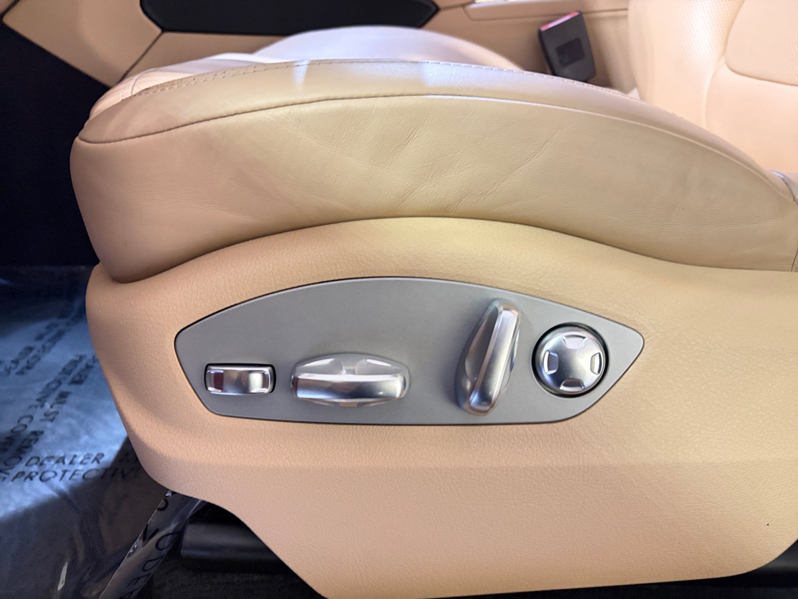 Certified 2023 Porsche Macan S AWD/4WD image 23