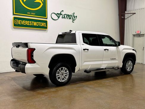 Used 2022 Toyota Tundra SR5 AWD/4WD image 8
