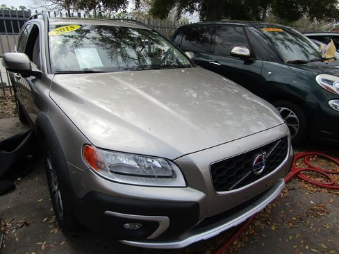 Used 2015 Volvo XC70 T6 image 2