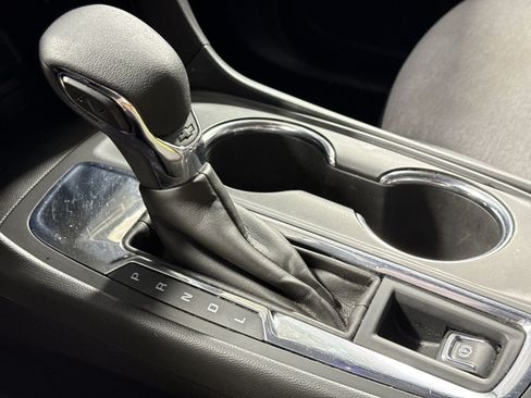 Used 2023 Chevrolet Equinox LS FWD image 23