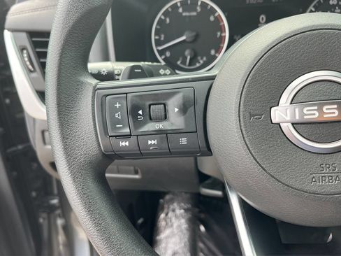 Used 2024 Nissan Rogue S AWD/4WD image 21