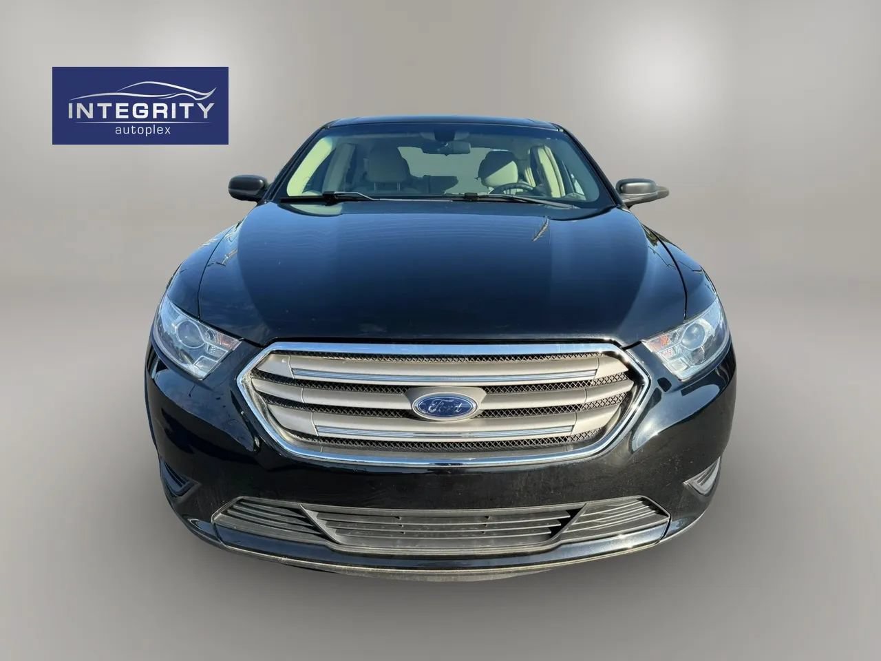 Used 2018 Ford Taurus SE FWD image 8