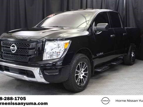 Used 2022 Nissan Titan SV image 3