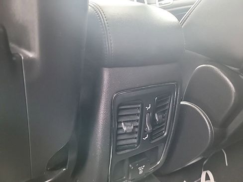 Used 2021 Jeep Grand Cherokee Laredo X image 33