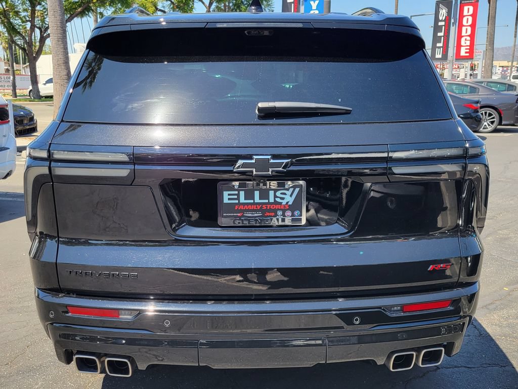 Used 2025 Chevrolet Traverse RS w/ LPO, Floor Liner Package FWD image 32