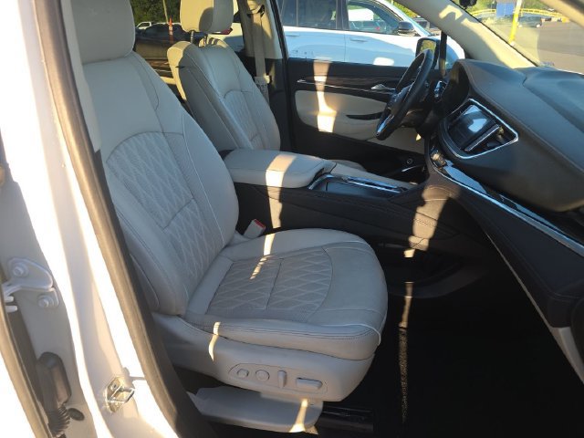 Used 2023 Buick Enclave Avenir w/ Avenir Technology Package AWD/4WD image 10