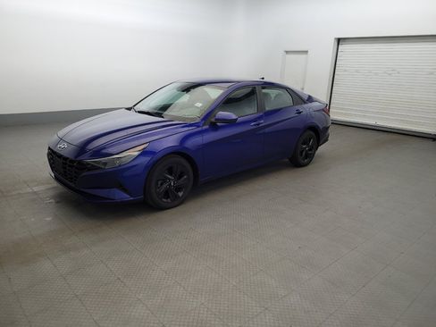 Used 2023 Hyundai Elantra SEL FWD image 2