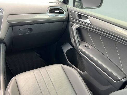 Used 2024 Volkswagen Tiguan SE AWD/4WD image 13