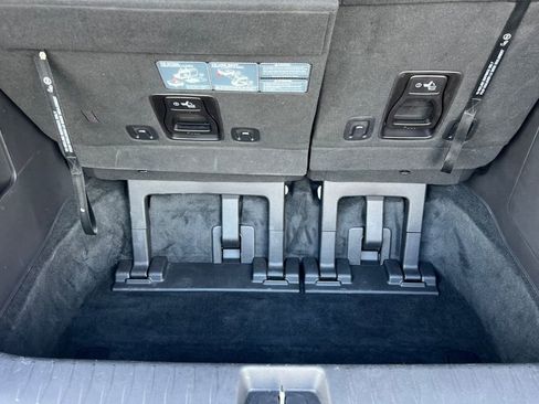 Used 2023 Kia Carnival LX image 13