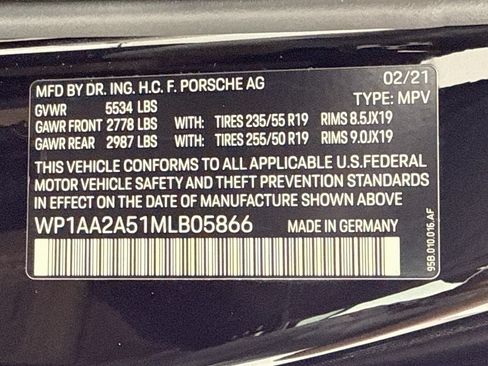 Certified 2021 Porsche Macan AWD/4WD image 12