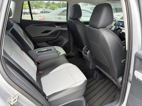 Certified 2025 Volkswagen Tiguan SE AWD/4WD image 11