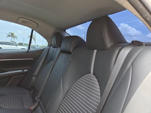 Used 2018 Toyota Camry SE FWD image 21
