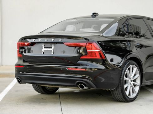 Used 2020 Volvo S60 T5 Momentum image 13