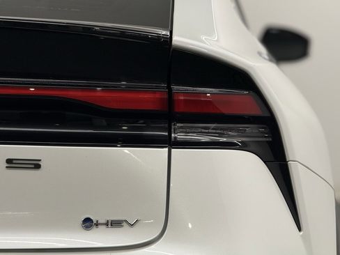 Used 2024 Toyota Prius LE image 7