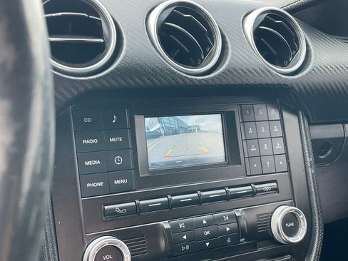 Used 2018 Ford Mustang Coupe RWD image 15