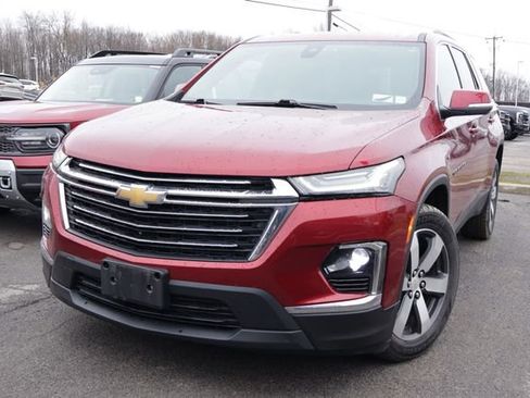 Used 2022 Chevrolet Traverse LT w/ LT Premium Package image 1