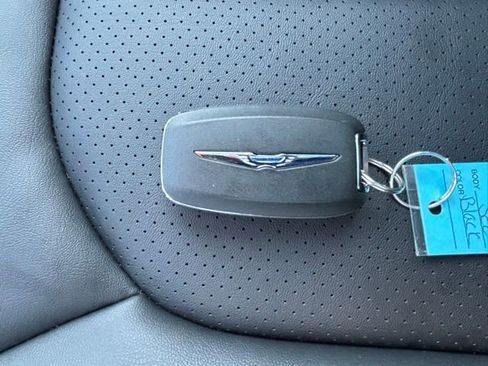 Used 2025 Chrysler Pacifica Select image 24