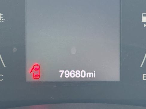 Used 2018 Jeep Renegade Latitude FWD image 36