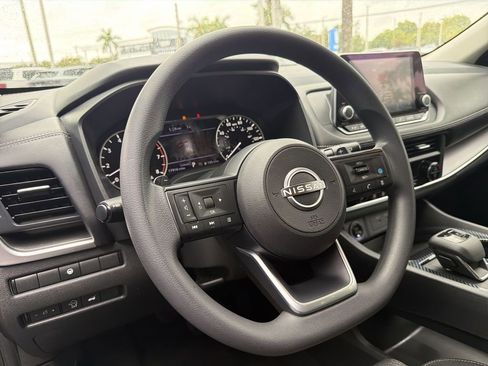 Used 2024 Nissan Rogue SV FWD image 24
