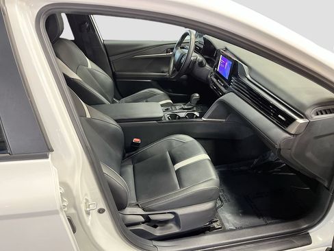 Used 2025 Toyota Camry SE FWD image 28