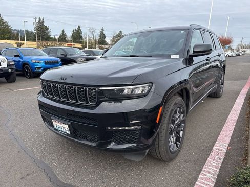 Used 2024 Jeep Grand Cherokee L Summit w/ Advanced Protech Group IV image 3