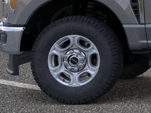 New 2026 Ford F250 XLT w/ FX4 Off-Road Package AWD/4WD image 19