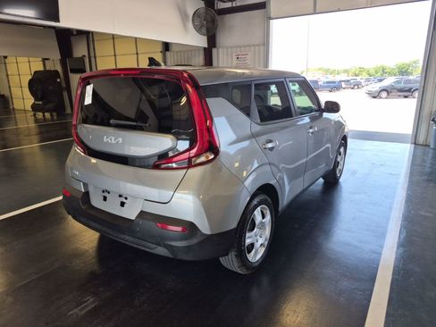Used 2022 Kia Soul LX FWD image 3