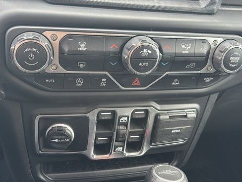 Used 2021 Jeep Gladiator Sport image 20