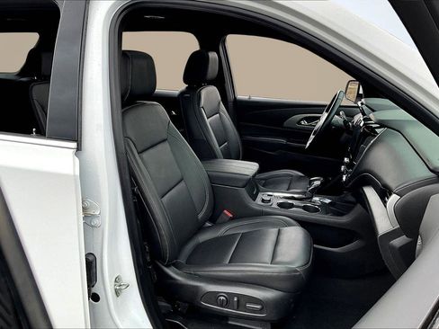 Used 2023 Chevrolet Traverse LT w/ LT Premium Package image 8