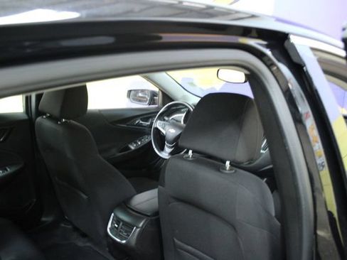 Used 2018 Chevrolet Malibu LT FWD image 10