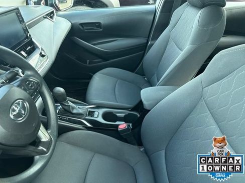 Used 2022 Toyota Corolla LE FWD image 3