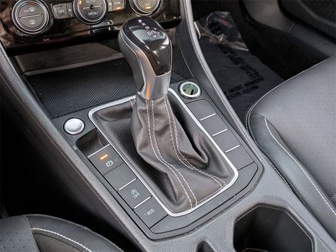 Used 2024 Volkswagen Jetta SE image 18