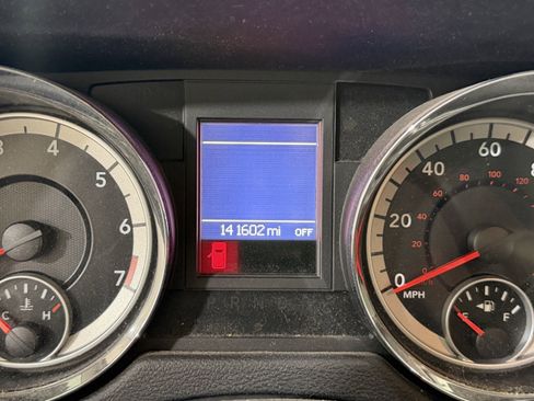 Used 2014 Dodge Grand Caravan SXT w/ Rear Park Assist Package FWD image 15
