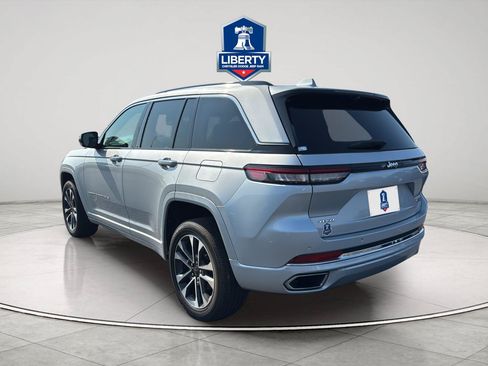 Certified 2022 Jeep Grand Cherokee Overland w/ Luxury Tech Group IV AWD/4WD image 8