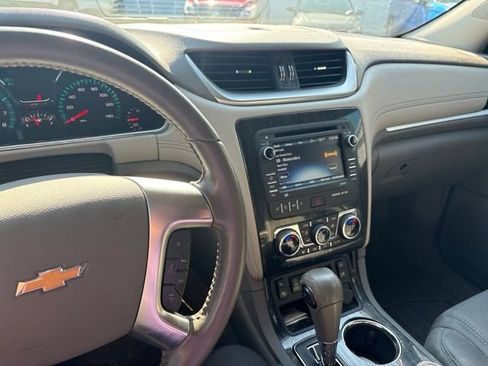 Used 2017 Chevrolet Traverse LT w/ Traveler's Package FWD image 6