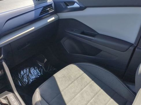 Certified 2023 Volkswagen Taos SE w/ Black Wheel Package image 14