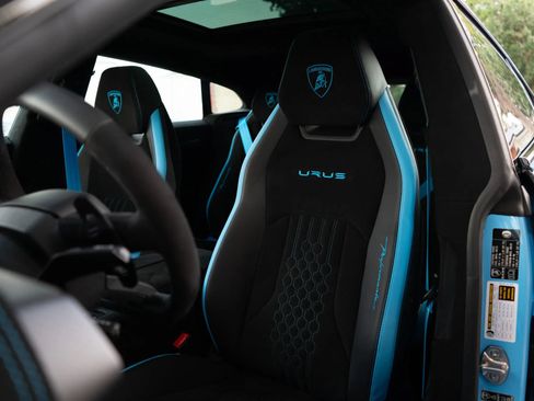Used 2024 Lamborghini Urus Performante AWD/4WD image 15