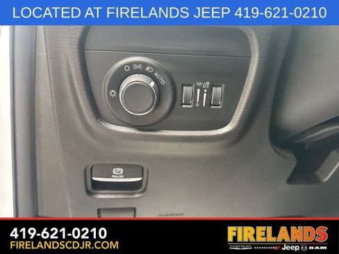 Used 2023 Jeep Grand Cherokee Altitude image 21