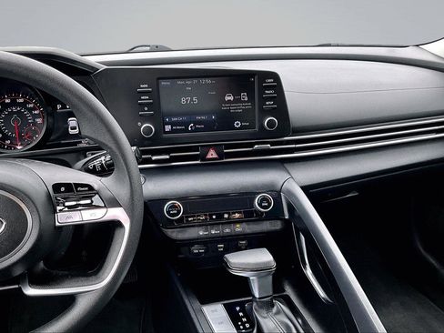 Used 2022 Hyundai Elantra SEL FWD image 7