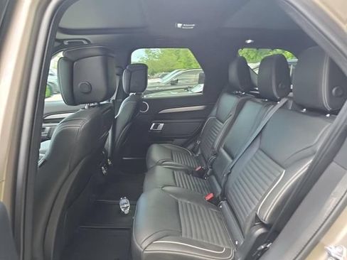 Used 2024 Land Rover Discovery Dynamic SE AWD/4WD image 7