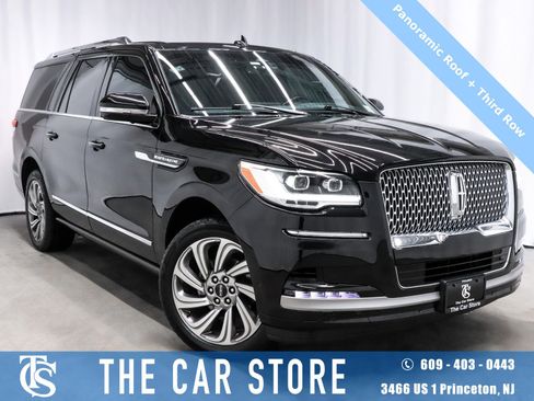 Used 2023 Lincoln Navigator L Reserve image 1