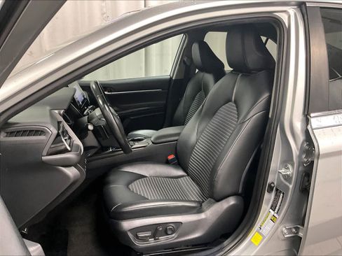 Used 2023 Toyota Camry SE image 10