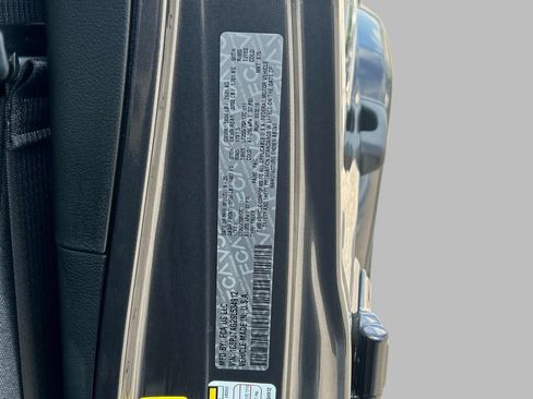 Certified 2025 Jeep Gladiator Sport AWD/4WD image 11