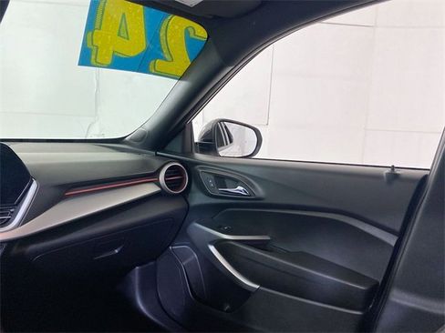 Used 2024 Chevrolet Trax RS image 11