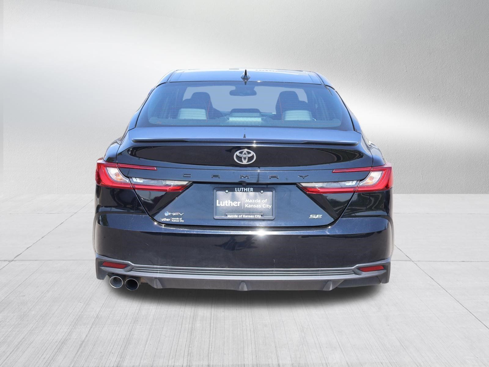 Used 2025 Toyota Camry SE FWD image 6