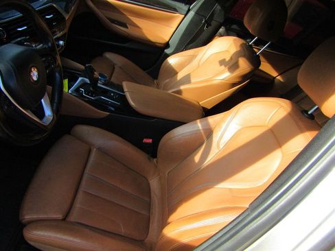Used 2017 BMW 540i image 9